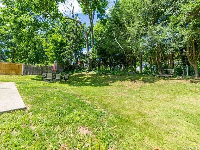 7 Anns Farm Rd — Photo 2