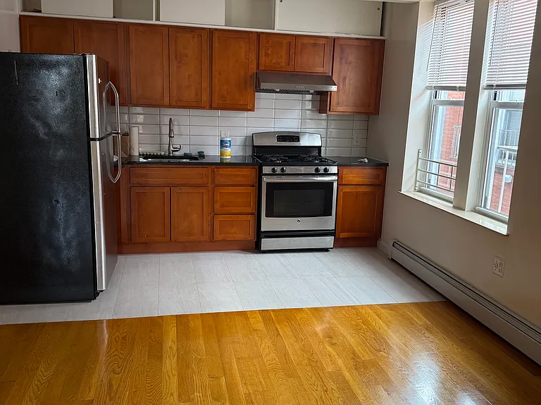 1764 W 12th St #2 — Photo 1