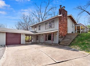27 Valley Rd, Saint Charles, MO 63303