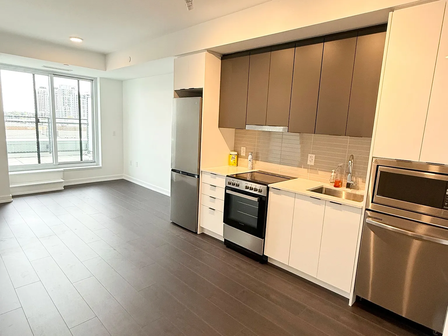 Joy Station Condos — Photo 2