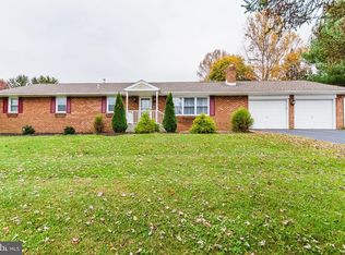 33 Valley View Dr, Hanover, PA 17331