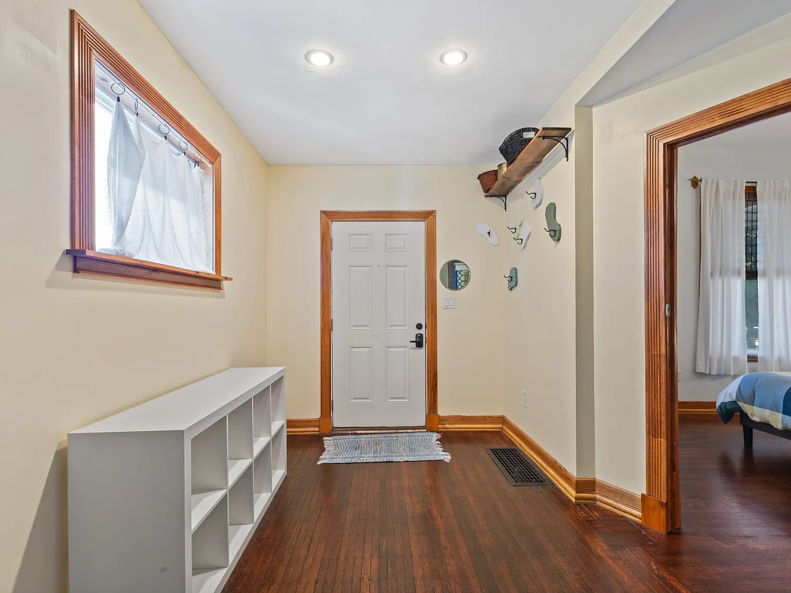 3 bed, 1927 sqft, $2,000 — Photo 3
