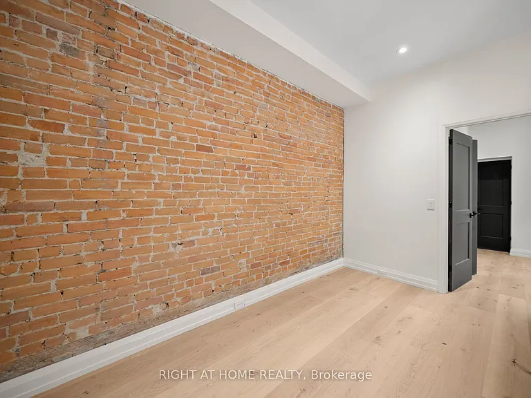 94 Concord Ave E #1 — Photo 7