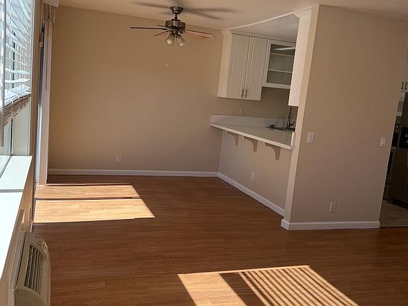 2nd image of 1025 Estes St Unit 15
