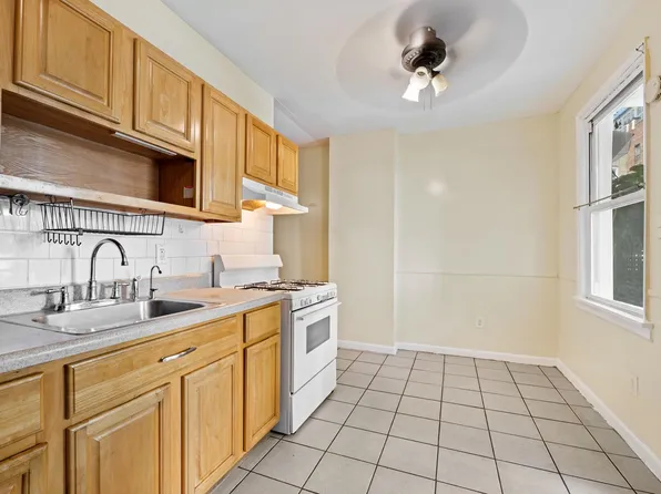 44 Court House Place image 6 of 18