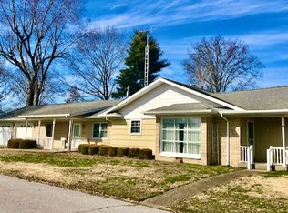 608 Newport Ln, Carmi, IL 62821