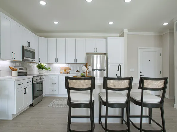 Relay 129 Apartments & Townhomes