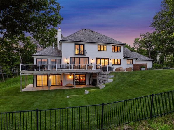 2070 Shoreline Dr, Wayzata, MN 55391