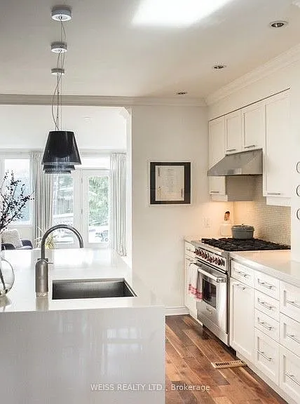 593 Hillsdale Ave E — Photo 9