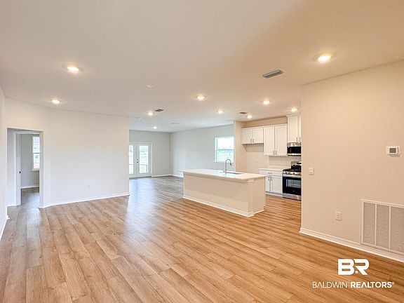 4th image of 18151 Kent Cir