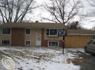 1253 Amarillo St, Wolverine Lake, MI 48390