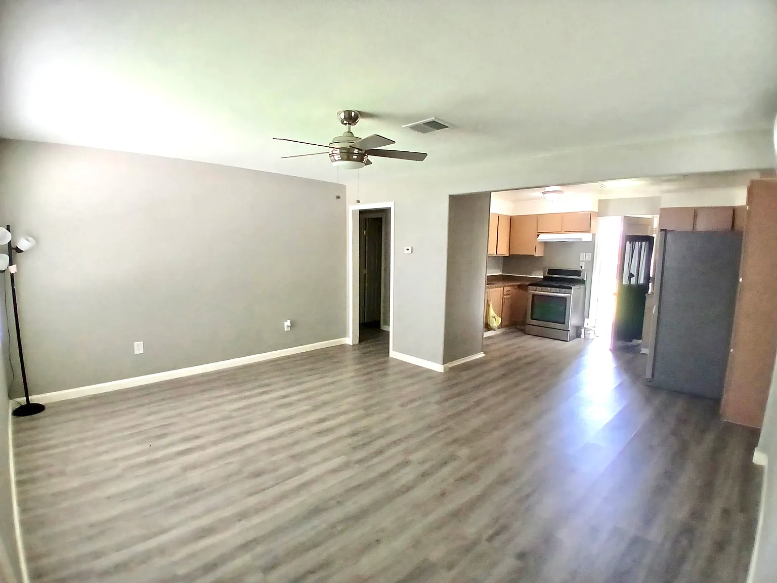 2 bed, 800 sqft, $1,300 — Photo 2