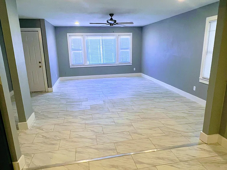 907 Poplar Ave — Photo 3