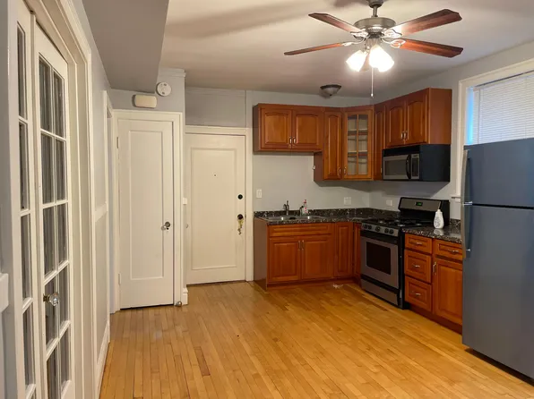 2218 Oak Park Ave APT 1R, Berwyn, IL 60402