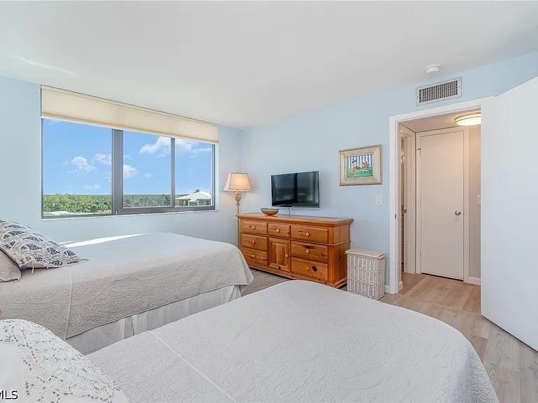 2810 Estero Blvd #511 — Photo 21