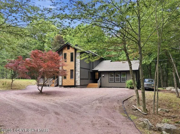 4366 Skyline Dr, Canadensis, PA 18325