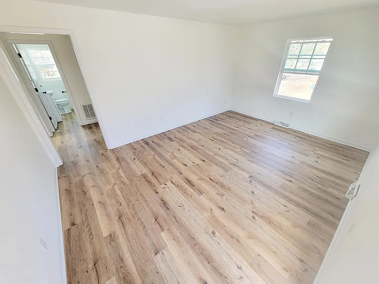 709 Maryland Ave — Photo 7