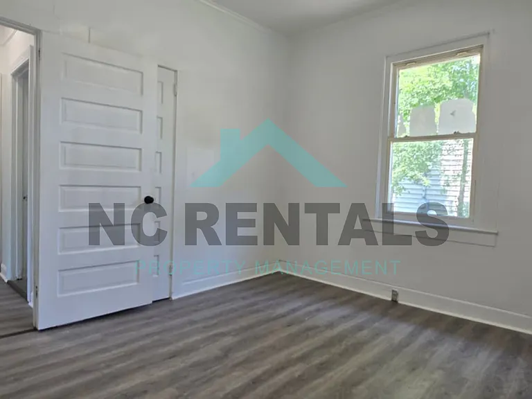 716 S Pine St — Photo 18