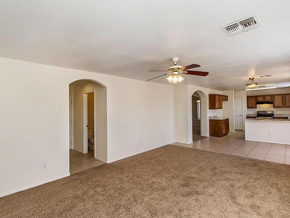 4th image of 1024 N Desert Willow St