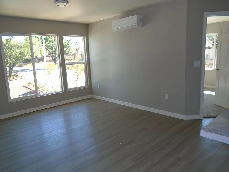 2401 Broadway St — Photo 9
