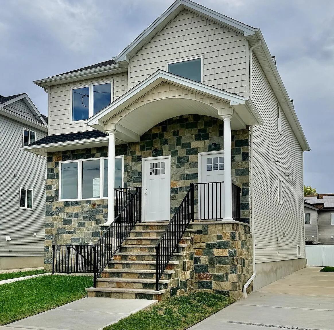 87 Bombay St — Photo 1