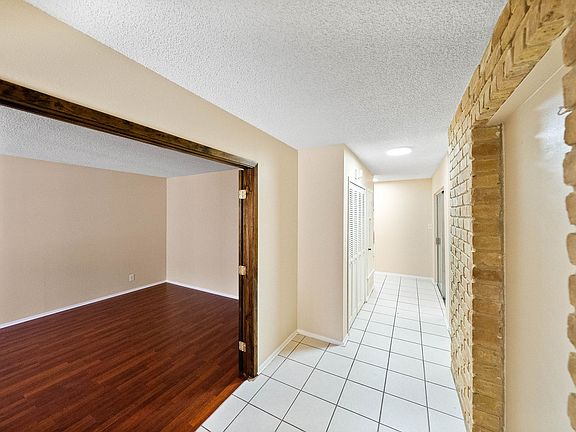 Entry/Foyer