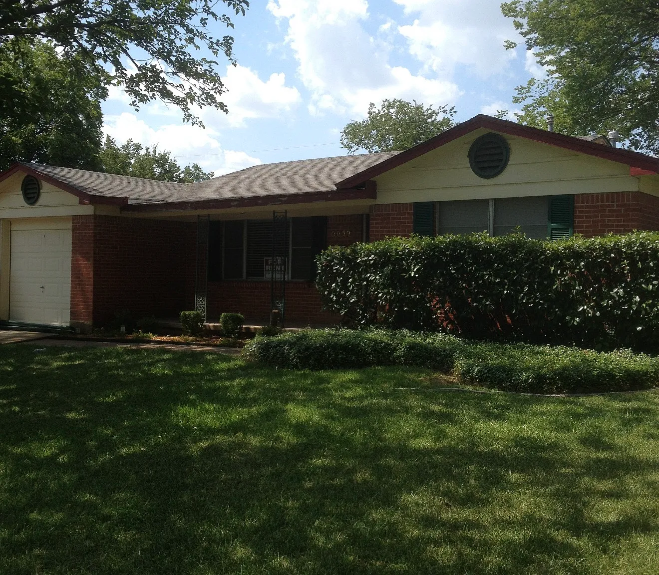 3 bed, 1400 sqft, $1,900 — Photo 1