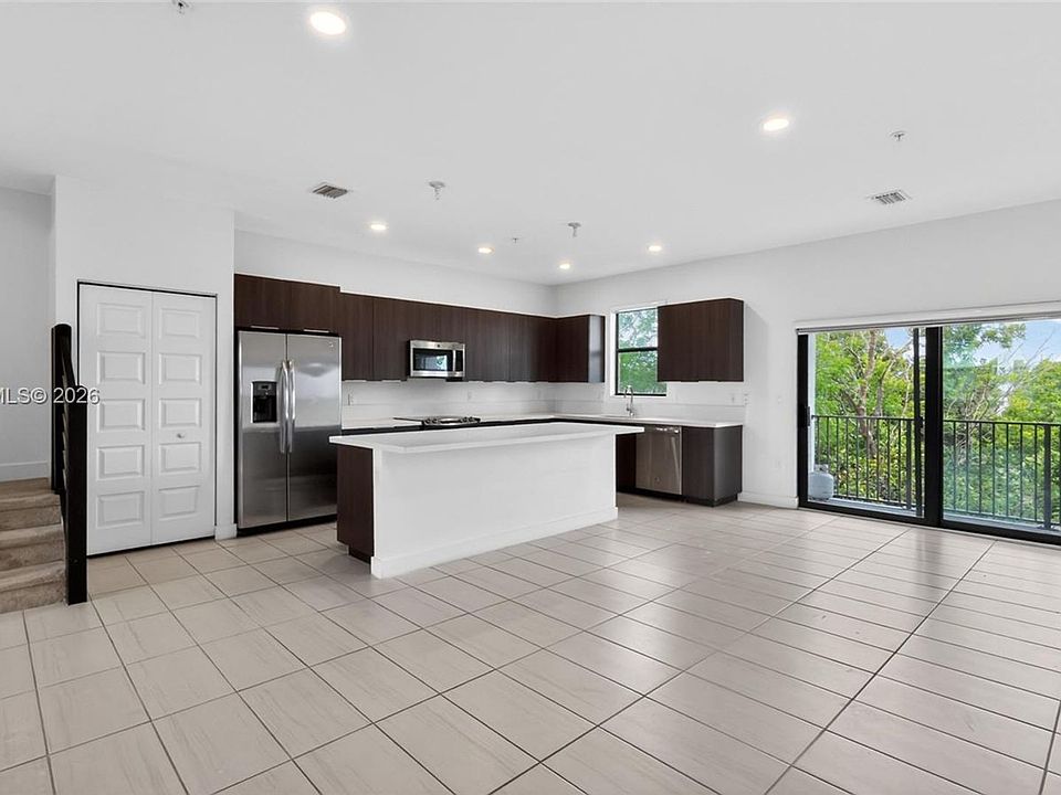 1st image of 10467 NW 82nd St #10