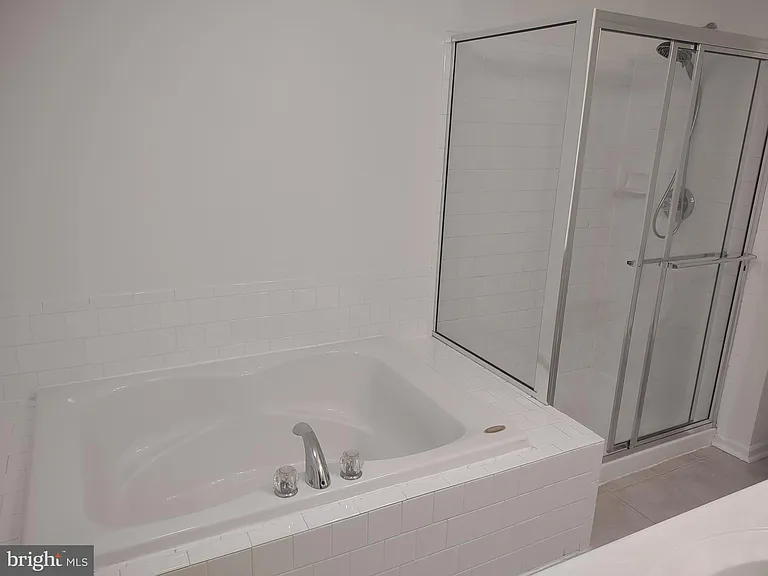 16604 Eastview Ter — Photo 24