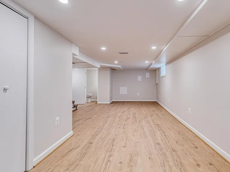 16 S Kelly Ave — Photo 26