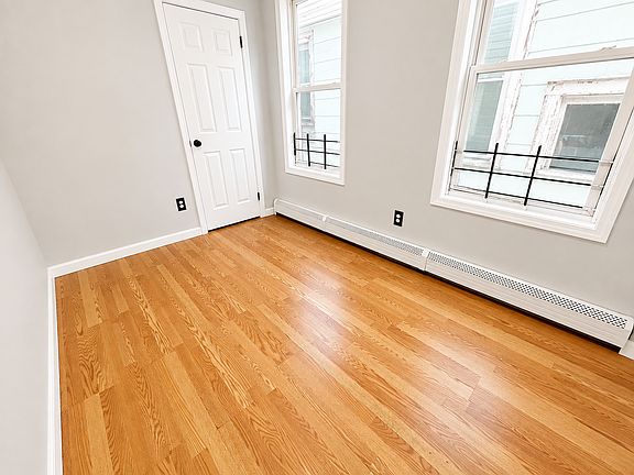 5th image of 35 Grace St Floor 2