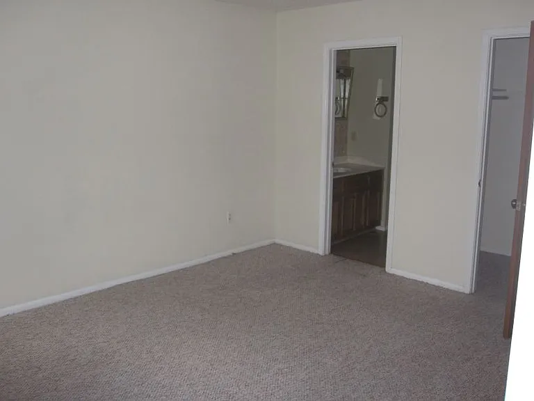 7734 Bles Ave — Photo 9