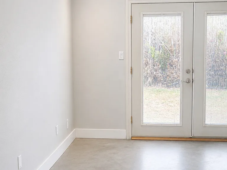 3919 Southview Dr — Photo 5