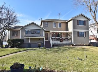 5N116 Grove Ave, St Charles, IL 60174