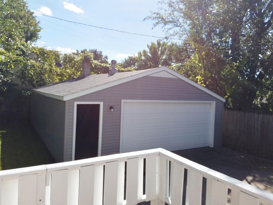 1st image of 184 Wyoming St E