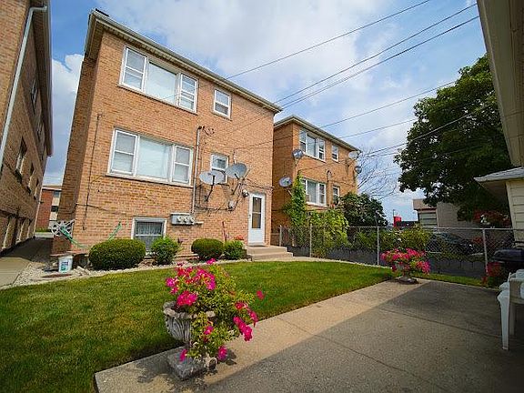 3rd image of 5701 S Archer Ave S