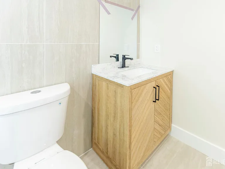 450 Packer Pl #2 — Photo 13