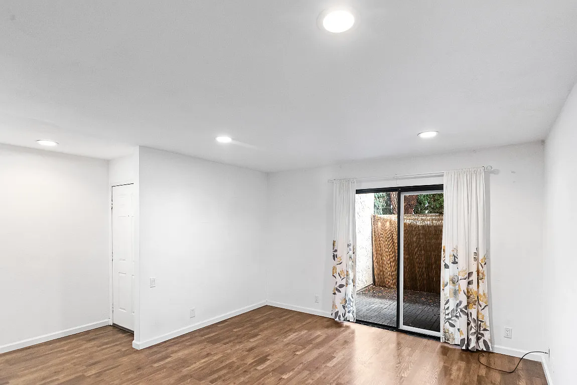 1 bed, 778 sqft, $2,649 — Photo 3