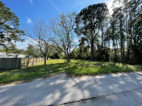 6427 Pinecrest St, Hitchcock, TX 77563