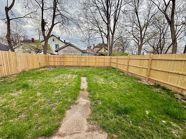 218 Clover St #218 — Photo 3