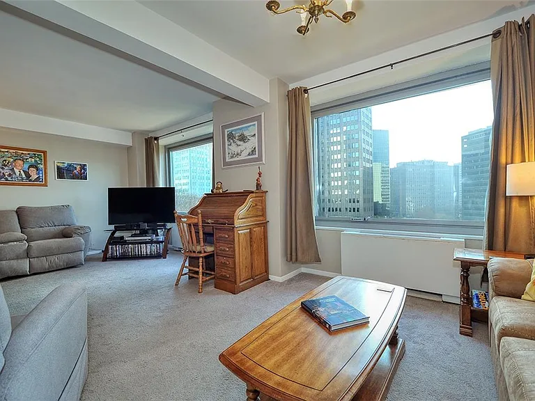 320 Fort Duquesne Blvd #8M — Photo 8