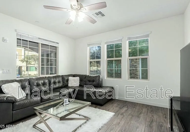 1918 E Bridgeport Pkwy #102 — Photo 3
