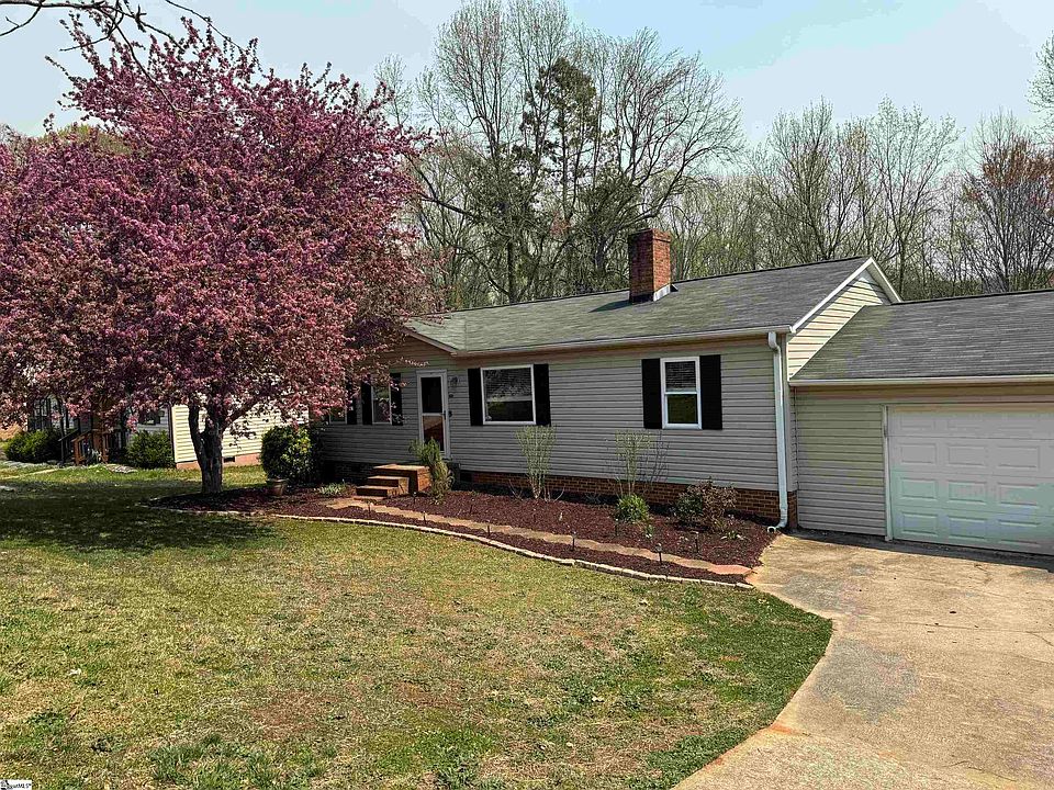 1st image of 4 Parkstone Dr