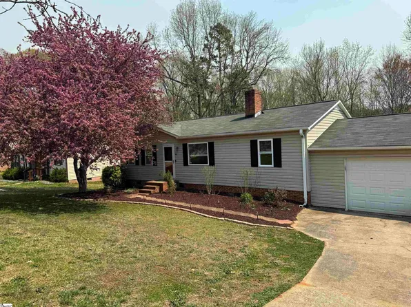 4 Parkstone Dr, Greenville, SC 29609