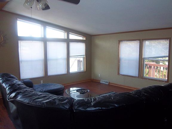 5th image of 703 Saint Lawrence St