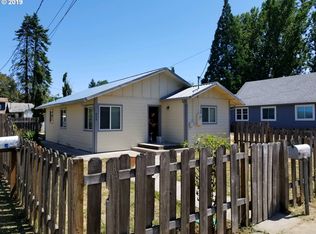 648 S 3rd St, Cottage Grove, OR 97424