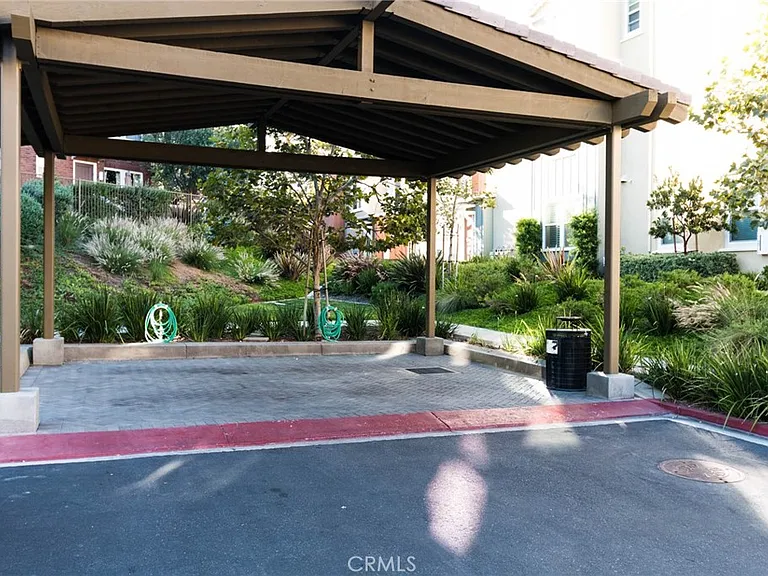 46 Meridian Dr — Photo 30