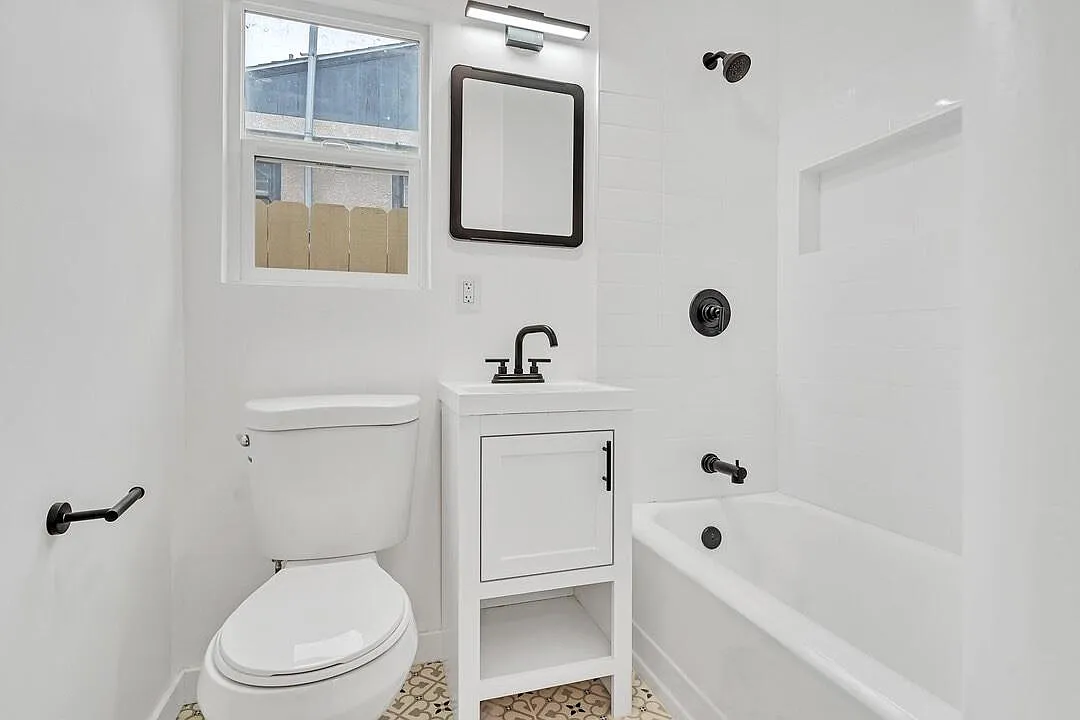 2779 Broadway — Photo 4