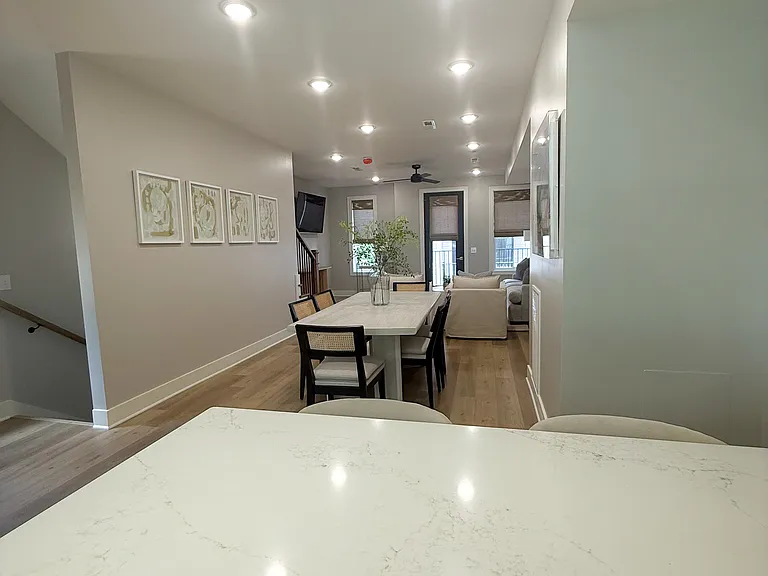 512 Mobile St — Photo 7