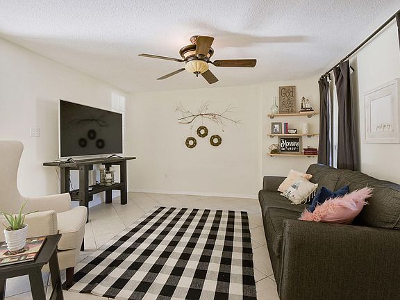3rd image of 13001 Horseshoe Dr